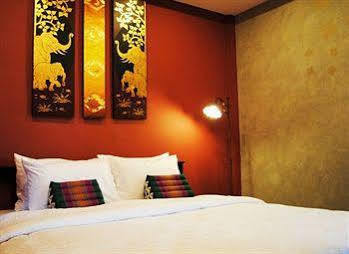 Focal Local Bed & Breakfast Bangkok Eksteriør bilde